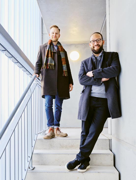Kilian Haberkorn (links) und Jonas Eicher sind bei der GESOBAU für Mobilität und Neubau zuständig