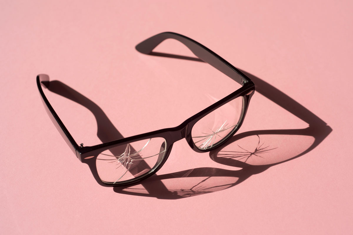 Manchmal kann eine kaputte Brille das Portemonnaie zu stark belasten. Wer in Not gerät, kann sich durch einen Einzelfallantrag helfen lassen