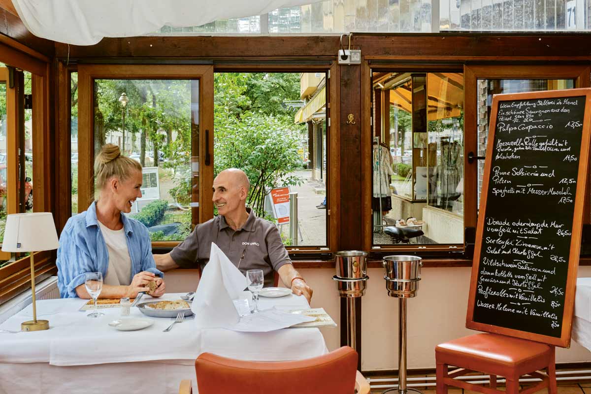 Gastronom Don Carlo stammt aus Neapel. Seit 1985 bereichert er die Berliner Restaurantszene. In Schmargendorf ist das „Don Carlo“ längst eine feste Größe – nicht nur für Beate Haase