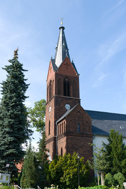 Kirchturm im Dorfkern Kaulsdorf