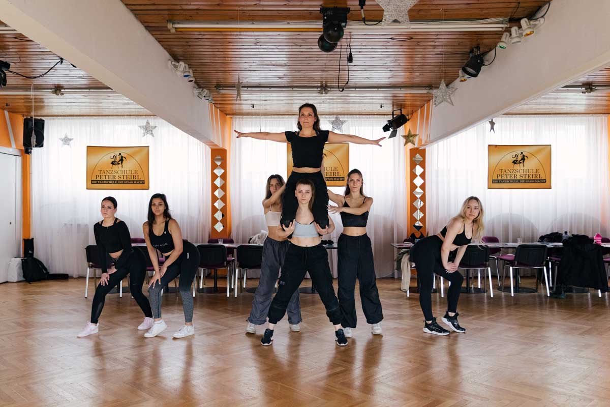 Als Formation sind die jungen Frauen amtierende Berliner Meisterinnen im Streetdance