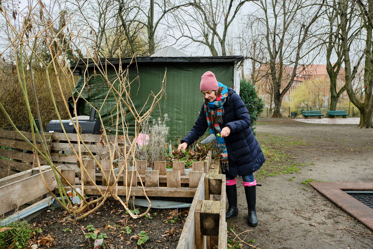 Autorin Regina Köhler liebt das Gärtnern. Im Workshop lernt sie alles rund ums Hochbeet