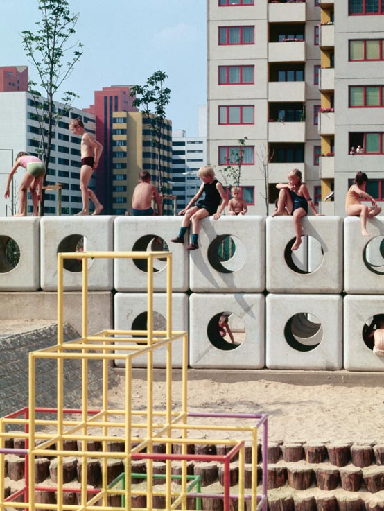 Ein Spielplatz im Märkischen Viertel aus den 70ern: Damals wurden noch andere Materialien und Formen verwendet