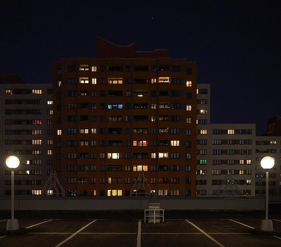 Laternen auf Parkplatz im Märkischen Viertel