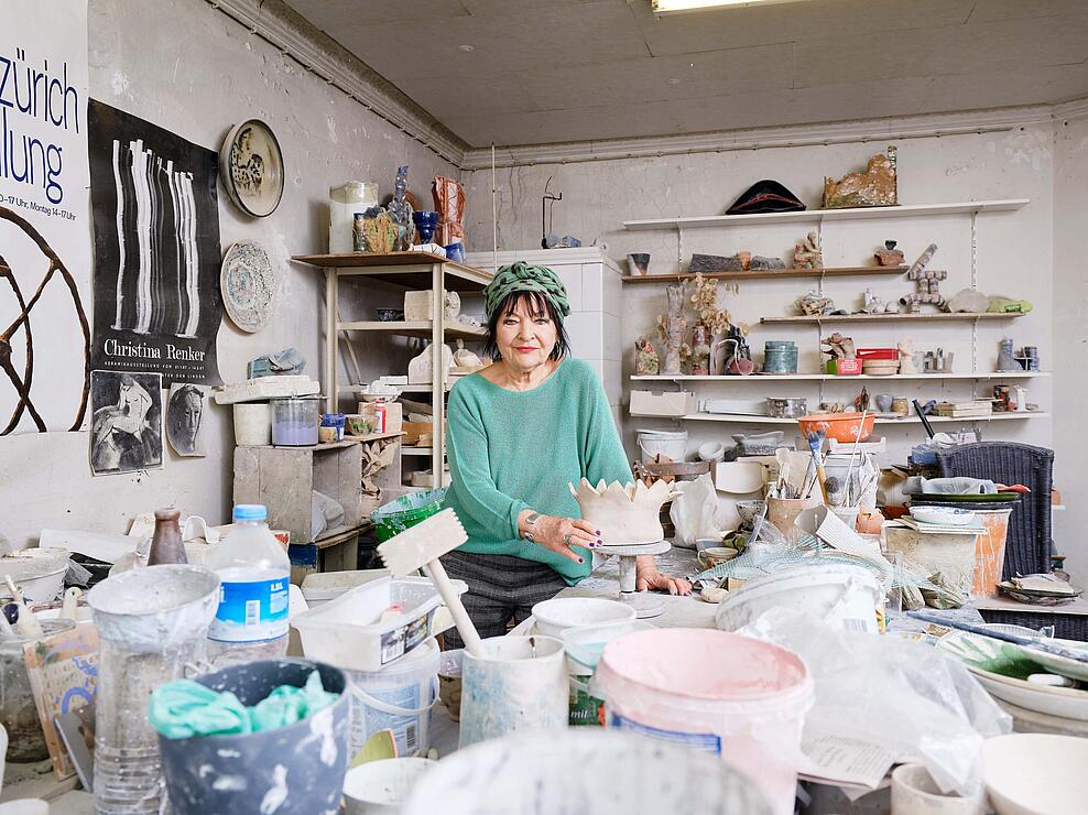 Christina Renker in ihrer Werkstatt