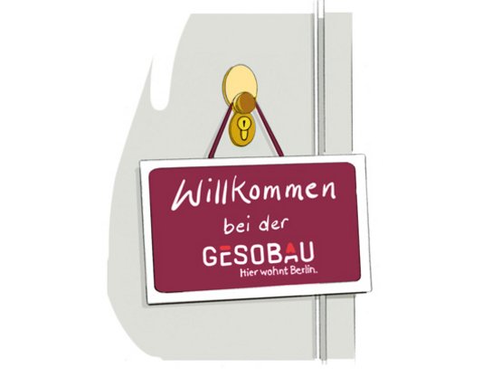 Schild, das am Türgriff hängt, es trägt die Aufschrift: Willkommen bei der GESOBAU hier wohnt Berlin