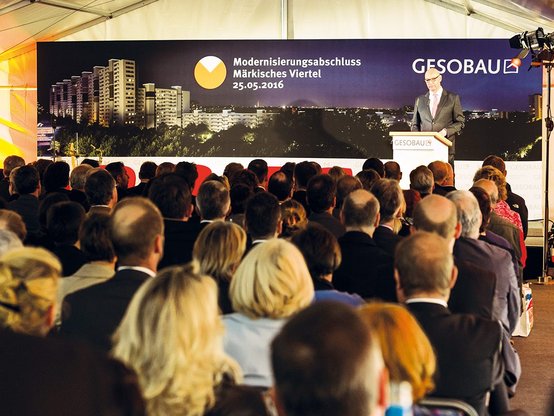 Am 25. Mai feierte die GESOBAU gemeinsam mit Gästen aus Politik, Wohnungswirtschaft und Mieterbeirat den Abschluss der energetischen Modernisierung im Märkischen Viertel.