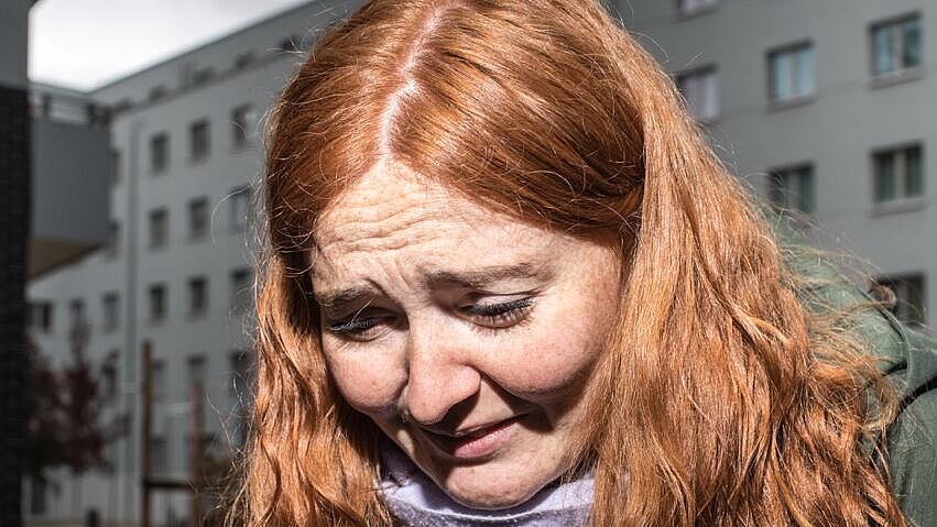 Autorin Anna Scheld mit angeekeltem Gesicht