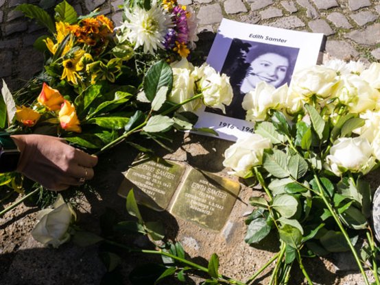 Zwei Stolpersteine erinnern an das Schicksal der Pankower Edith und Ludwig Samter 