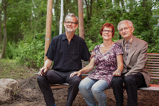 Spende fürs Viertel: Mieter Johannes Meyer errichtet neuen Ruheort am Mittelfeldbecken