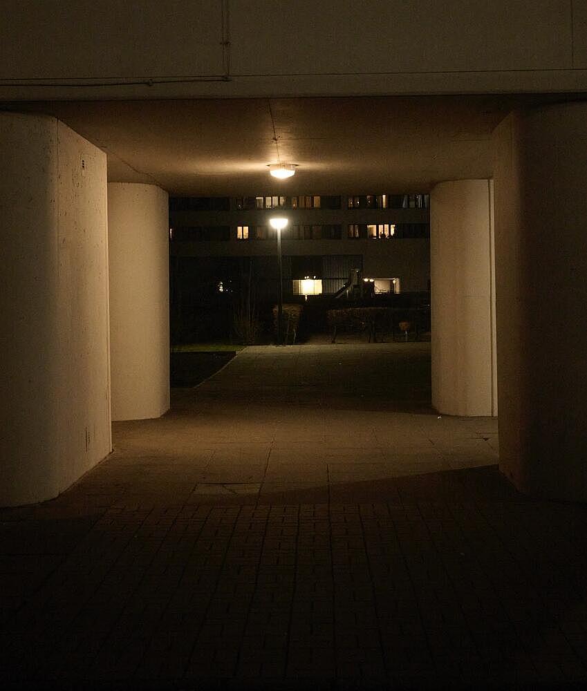 Beleuchteter Durchgang